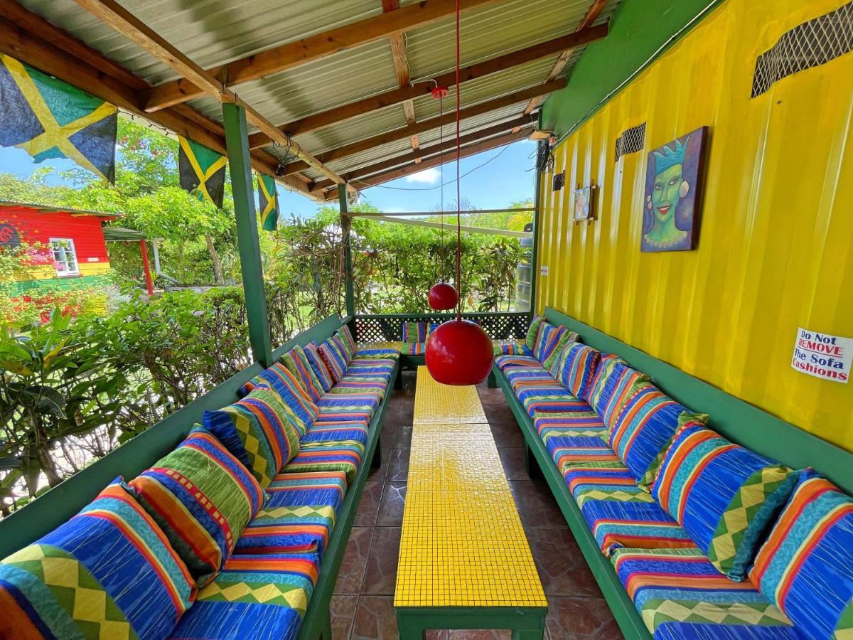 Judy House 2 - Lewis Backpacker Hostel Little Bay Екстериор снимка