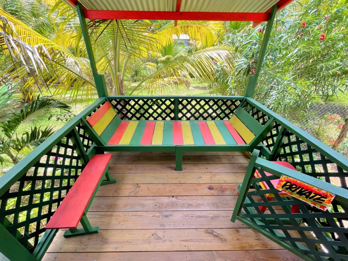 Judy House 2 - Lewis Backpacker Hostel Little Bay Екстериор снимка