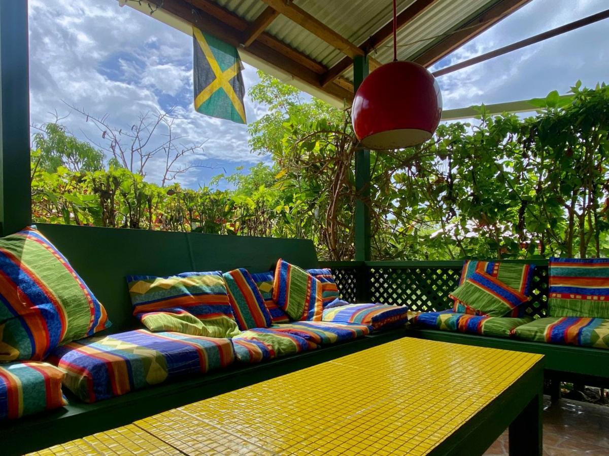 Judy House 2 - Lewis Backpacker Hostel Little Bay Екстериор снимка